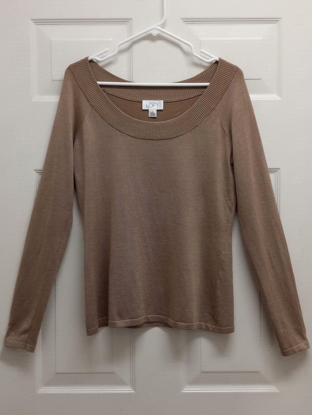 Ann Taylor LOFT Silk Blend Sweater Tan Medium Scoop Neck Classic Neutral Office